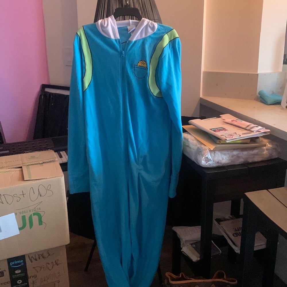 Finn onesie with removable zipper feet
